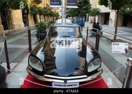 Beyrouth, Liban. 15 sep, 2017. 1975 Citroën ds à l'affiche au salon de voitures à Beyrouth souks, Beyrouth Liban crédit : mohamad itani/Alamy live news Banque D'Images