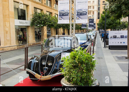 Beyrouth, Liban. 15 sep, 2017. voitures anciennes exposées au salon de voitures à Beyrouth souks, Beyrouth Liban crédit : mohamad itani/Alamy live news Banque D'Images