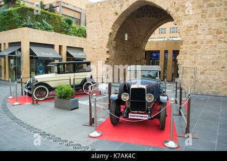 Beyrouth, Liban. 15 sep, 2017. 1926 Chevrolet et 1931 alvis tourer exposée au salon de voitures à Beyrouth souks, Beyrouth Liban crédit : mohamad itani/Alamy live news Banque D'Images