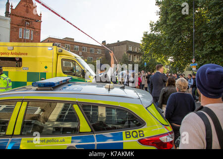 Londres, Royaume-Uni. Sep 15, 2017 Réponse de sécurité. autour de la station de métro parsons green, Londres, après une explosion dans un train qui sont les autorités à le traiter comme un incident terroriste. crédit : pressapassimages/Alamy live news Banque D'Images