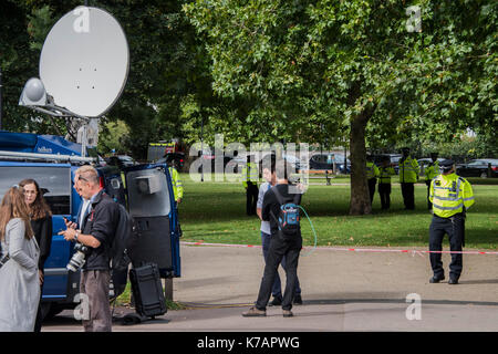 Londres, Royaume-Uni. 15 Sep, 2017. Parsons Green ; tube ; ; ; métro bombe présumés ; attaque ; la terreur ; les terroristes ; Londres ; panier ; urgence ; services ; bombe Crédit : Guy Bell/Alamy Live News Banque D'Images