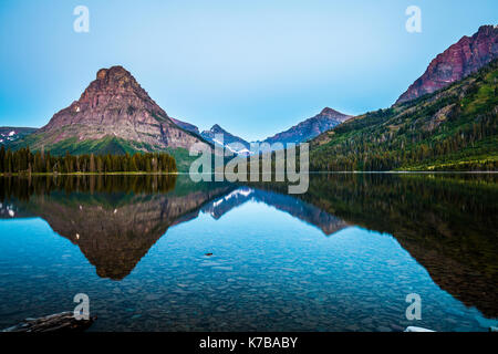 Beaucoup de réflexion mont grinnell glacier glacier national park sunirse Banque D'Images