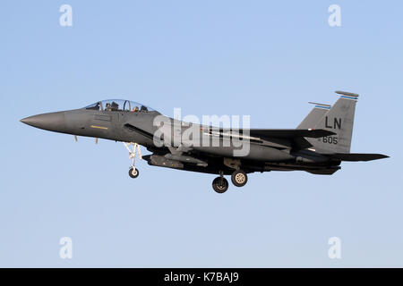 492e Escadron de chasse F-15E Strike Eagle en approche de là qu'est la base à RAF Lakenheath, Suffolk durant Noël flying Banque D'Images