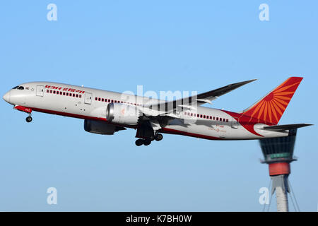 Boeing 787 Dreamliner d'Air india départ de l'aéroport Heathrow de Londres Angleterre,UK Banque D'Images