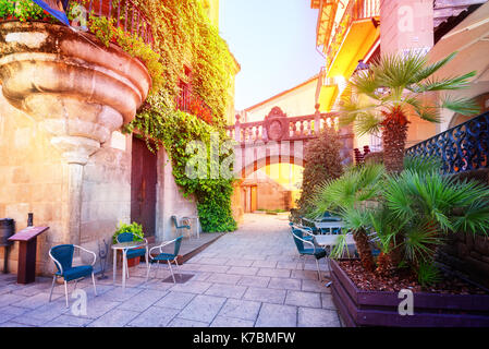 Poble Espanyol avec la lumière du soleil, l'architecture traditionnelle en site de Barcelone, Catalogne Espagne avec la lumière du soleil Banque D'Images