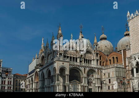 Fragment de beauté la basilique Saint Marc et du palais des doges à la place San Marco ou piazza, Venezia, Venise, Italie, Europe Banque D'Images