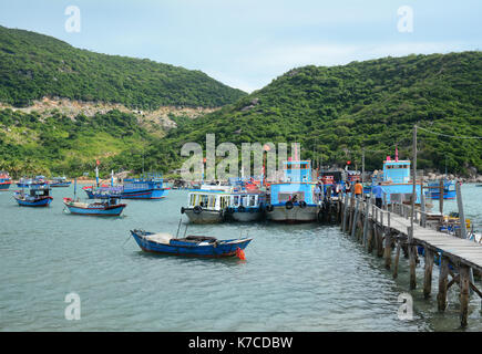 Phan Rang, Vietnam - jan 27, 2016. principal quai avec des bateaux dans la baie de vinh hy, Phan Rang, le sud du Vietnam. phan rang est l'une des destinations célèbres dans le sud Banque D'Images