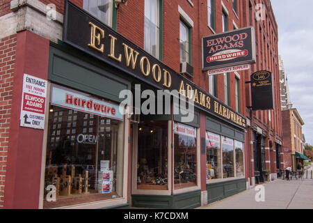 Elwood Adams Hardware Store, Worcester, Massachusetts - le plus ancien magasin de matériel dans le pays se ferme. Banque D'Images