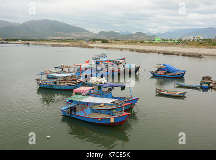 Phan Rang, Vietnam - jan 26, 2016. d' bateaux de pêche au quai principal de vinh hy bay, Phan Rang, le sud du Vietnam. phan rang est l'un des fameux dest Banque D'Images