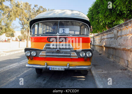 Malte- 5 septembre : maltais classique vintage arrêt de bus à la gare routière, sur septembre, 5,2007,la Valette Malte. Banque D'Images