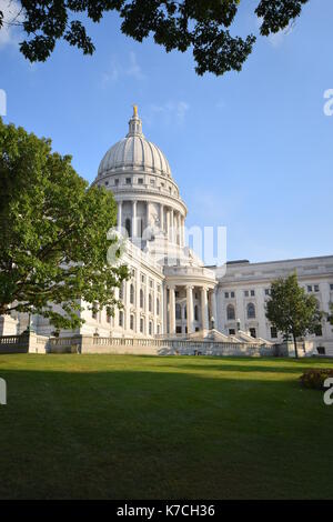 12 septembre 2017 - Madison, Wisconsin : la construction d'immobilisations à Madison, Wisconsin sous un ciel bleu le 12 septembre 2017 Banque D'Images