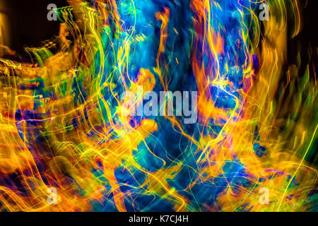 Abstract lights in motion avec de multiples couleurs tourbillonnantes.. Banque D'Images