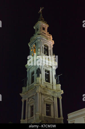 Pompéi, Italie, 9 août 2014 : le sanctuaire pontifical de la Sainte Vierge du Rosaire de Pompéi, par nuit. (Italien : Pontificio Santuario della Beat Banque D'Images