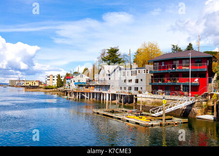 Seattle Waterfront maisons et appartements sur pilotis, dans le lac Washington ship canal quartier Ballard. Banque D'Images