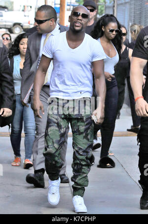 Floyd Mayweather arrive à l 'Jimmy Kimmel Live !" studios avant son apparition sur le salon pour promouvoir son prochain combat avec conor mcgregor comprend : Floyd Mayweather où : Los Angeles, California, UNITED STATES Quand : 15 août 2017 Source : wenn.com Banque D'Images