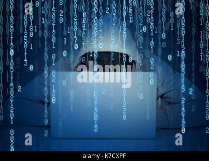 Jeune homme sans visage hacker travaillant sur un ordinateur portable sur une base de code binaire Banque D'Images