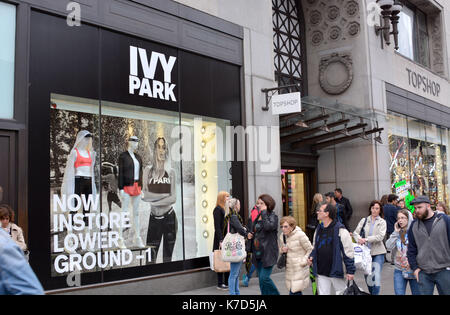 La Photo Doit Être Créditée ©Alpha Press 066465 25/05/2016 Gamme De Vêtements De Beyonce Ivy Park Window Display Au Topshop Store Sur Oxford Street À Londres. Banque D'Images