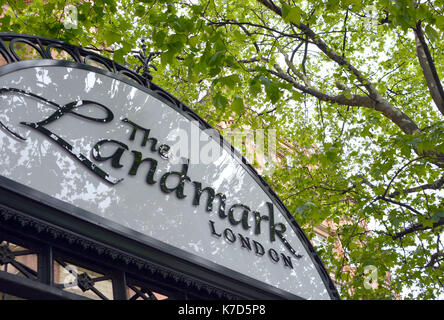 La Photo Doit Être Créditée ©Alpha Press 066465 25/05/2016 The Landmark Hotel On Marylebone Road À Londres. Banque D'Images