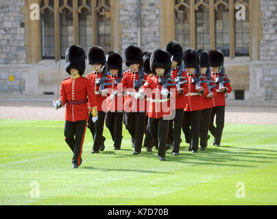 La Photo Doit Être Créditée ©Kate Green/Alpha Press 079965 13/04/2016 Atmosphère Investitures Windsor Castle Berkshire Banque D'Images