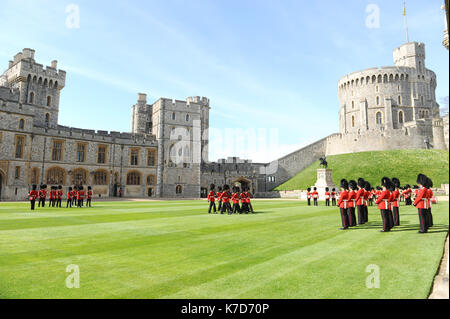 La Photo Doit Être Créditée ©Kate Green/Alpha Press 079965 13/04/2016 Atmosphère Investitures Windsor Castle Berkshire Banque D'Images