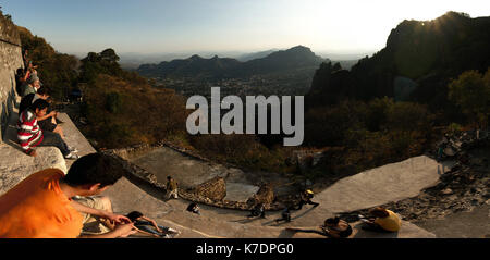 Tepoztlan, Morelos, Mexique - 2013: Vue panoramique de la montagne Tepozteco. Banque D'Images