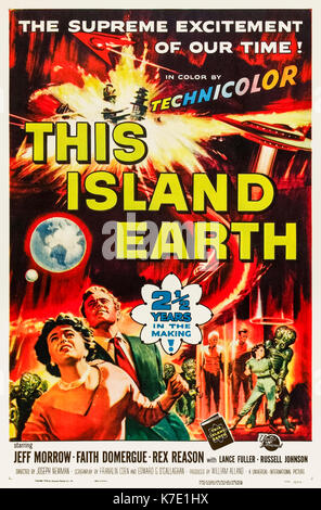 Cette terre de l'île (1955) réalisé par Joseph Newman et avec Jeff Morrow, Faith Domergue et Rex raison. Les visiteurs de Metaluna arrivent sur terre à la recherche d'uranium et les scientifiques pour les aider dans leur guerre contre le Zagons. Banque D'Images