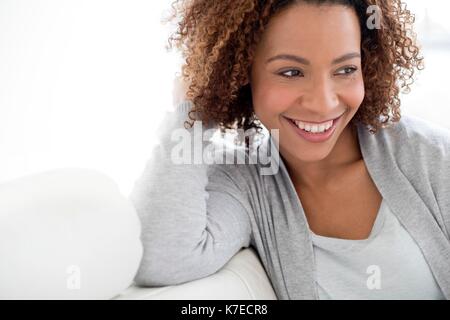 Portrait of mid adult woman smiling. Banque D'Images