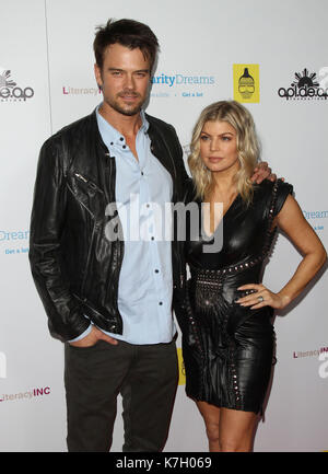 Fergie, Josh Duhamel en présence ; les Black Eyed Peas célèbrent l'anniversaire de APL.de.AP qui s'est tenu à la Conga Room L.A. Vivez à Los Angeles, Californie, le 13 décembre 2011. Kabik / MediaPunch Banque D'Images