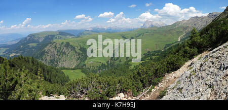 Siusi, la plus grande prairie alpine de haute altitude en Europe, le Tyrol du sud province d'Italie, dolomites. Banque D'Images