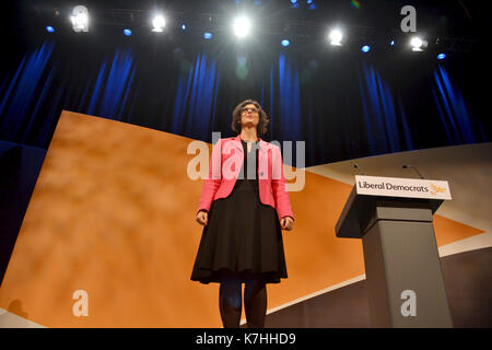 Layla moran - obsession de tableaux de classement d'étouffer futures layla moran donne premier discours au congrès democta libéral depuis son élection comme député d'oxford à l'ouest et d'abingdon. Elle s'attaque au tableau de classement de la culture affirme qu'il est dommageable d'écoles plutôt que de les aider. Banque D'Images