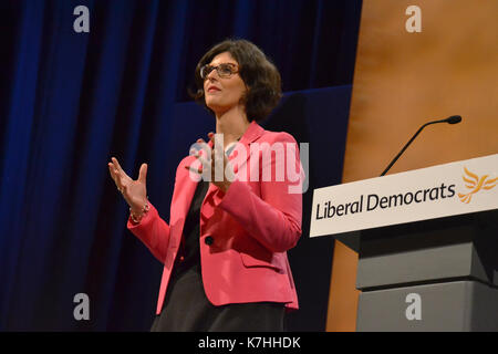 Layla moran - obsession de tableaux de classement d'étouffer futures layla moran donne premier discours au congrès democta libéral depuis son élection comme député d'oxford à l'ouest et d'abingdon. Elle s'attaque au tableau de classement de la culture affirme qu'il est dommageable d'écoles plutôt que de les aider. Banque D'Images