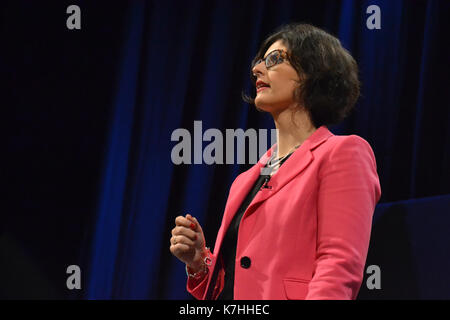 Layla moran - obsession de tableaux de classement d'étouffer futures layla moran donne premier discours au congrès democta libéral depuis son élection comme député d'oxford à l'ouest et d'abingdon. Elle s'attaque au tableau de classement de la culture affirme qu'il est dommageable d'écoles plutôt que de les aider. Banque D'Images