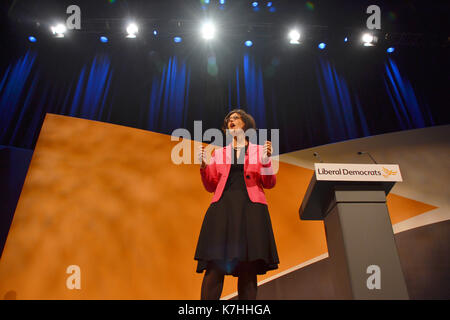 Layla moran - obsession de tableaux de classement d'étouffer futures layla moran donne premier discours au congrès democta libéral depuis son élection comme député d'oxford à l'ouest et d'abingdon. Elle s'attaque au tableau de classement de la culture affirme qu'il est dommageable d'écoles plutôt que de les aider. Banque D'Images