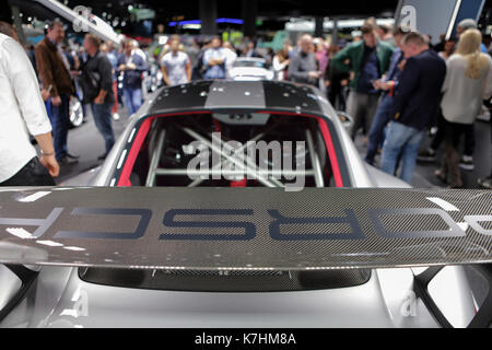 Francfort, Allemagne. 15 septembre 2017. Le constructeur automobile allemand porsche présente la nouvelle Porsche 911 GT2 rs voiture de sport hautes performances à la 67. aai. le 67. internationale automobil-ausstellung (IAA de Francfort est à plus de 1 000 exposants l'un des plus grands salons automobiles au monde. Le salon est ouvert pour le public en général à partir de la 16e jusqu'au 24 septembre. Banque D'Images