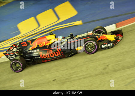 Singapour. Sep 16, 2017 Red Bull Racing. Tag Heuer's Australian daniel ricciardo durs pendant la séance de qualifications de la formule un grand prix de Singapour à Singapour sur sept. 16, 2017. crédit : puis chih wey/Xinhua/Alamy live news Banque D'Images