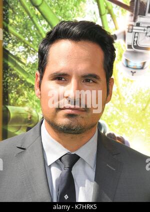 Los Angeles, CA, USA. 16 sep, 2017. michael pena aux arrivées pour la première de film - lego, regency Westwood Village Theatre, los angeles, ca septembre 16, 2017. crédit : Elizabeth goodenough/everett collection/Alamy live news Banque D'Images