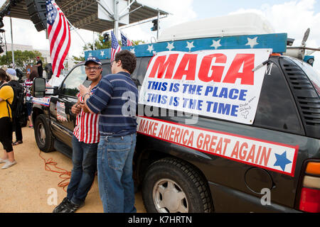 Samedi, Septembre 16th, 2017, Washington, DC USA : Donald Trump les supporters affluent sur le National Mall à envoyer un message au Congrès, les médias et le monde, qu'ils sont unis pour défendre la culture américaine et les valeurs. Banque D'Images