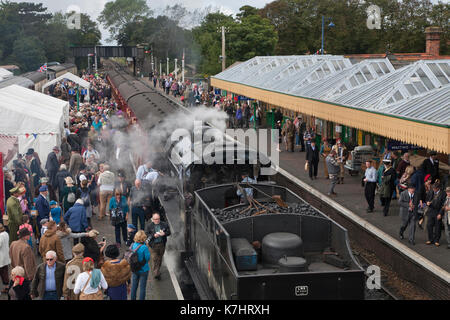 Sheringham, Norfolk, Royaume-Uni. 16 septembre 2017. un 1940 extravaganza le long de North Norfolk line railway pavot attire des milliers de visiteurs à weybourne, sheringham et Holt. de la musique, de la danse, 1940 la mode, expositions de guerre et les personnages s'allient pour un voyage nostalgique dans le temps. crédit : Adrian buck/Alamy live news. Banque D'Images