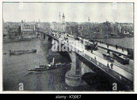 Une vue sur le pont de Londres (l'un en pierre voûtée) poolin 1914 montrant le trafic à chevaux et un vapeur Banque D'Images