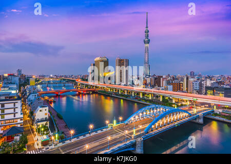 Tokyo, Japon Skyline dans le quartier de Sumida. Banque D'Images