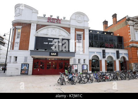 La photo Doit Être Créditée ©Kate Green/Alpha Press 079965 12/01/2016 David Bowie Notre Brixton Boy RIP, Ritzy Cinema à Brixton, Londres hommage à David Bowie après la triste nouvelle de son passage. Banque D'Images