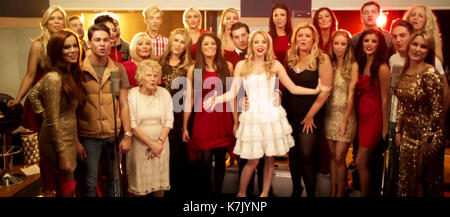 Photo Fournie Par Alpha 0656630 02/12/11 Maria Fowler, Frankie Essex, Joey Essex, Carol Wright, Nanny Pat Patricia Brooker Dino Et Georgio Georgiades, Chloe Sims, Lauren Goodger, Harry Derbidge, Wright, Billie Faiers, Lydia Bright, James Arg Argent, Billi Mucklow, Cara Killenbey, Lucy Peru, Peter Peru, Peter Peru, Lucy, Peter Peru, Peter Peru, Lucy, Lucy, Peter Peru, Luke, Lucy, Lucy, Lucy, Lucy Ronnie Derbidge, Mario Falcone, Debbie Bright Et Sam Faiers Dans La Towie Christmas Charity Music Single Video, Dernier Noël Banque D'Images