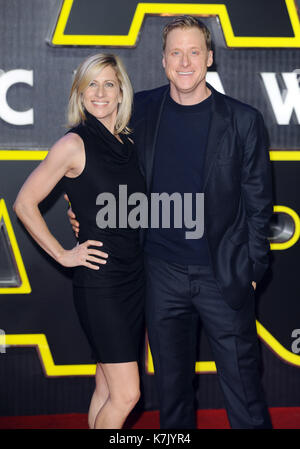 La photo doit être crédité ©Kate Green/Alpha Press 079965 16/12/2015 Alan Tudyk et épouse Abbi Star Wars The Force éveille Première européenne Leicester Square Londres Banque D'Images