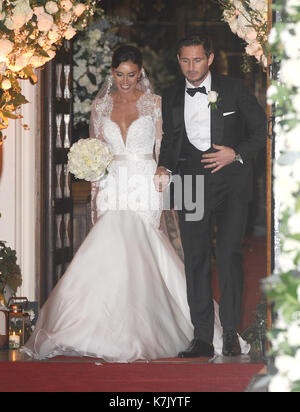 La photo doit être crédité ©Kate Green/Alpha Press 079965 20/12/2015 Frank Lampard et Christine Bleakley à leur mariage qui a eu lieu à l'église St Paul à Knightsbridge, Londres. Banque D'Images