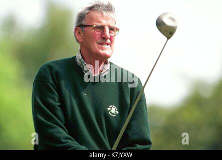 ©ALPHA PRESS M040816 05 2000 JIMMY HILL VINNIE JONES CÉLÈBRE GOLF MOOR PARK GOLF CLUB RICKMANSWORTH HERTS Banque D'Images