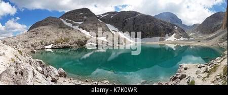 Lac en montagne Banque D'Images