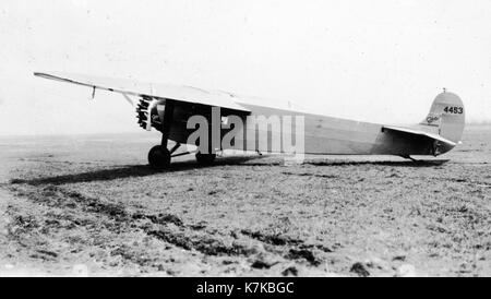 L'album Franz Schell contient une collection de photographies et de documents historiques, donnant un aperçu de l'histoire de l'aviation. L'album offre un enregistrement visuel des contributions de Schell au développement de l'aviation, préservant les moments importants et les jalons du début du XXe siècle. Banque D'Images