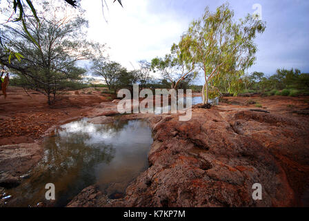 Le ruisseau qui coule après de récentes pluies, bladensberg parc national, Winton, l'ouest du Queensland Banque D'Images