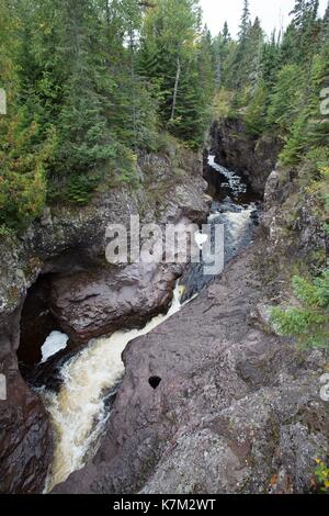 La Temperance River Gorge, près de Schroeder, Minnesota, USA. Banque D'Images