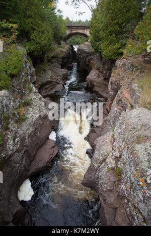 La Temperance River Gorge, près de Schroeder, Minnesota, USA. Banque D'Images